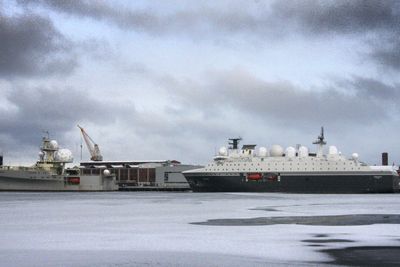 Vard sto blant annet for byggingen av de to etterretningsfartøyene FS «Eger» (t.v.) og FS «Marjata» (t.h.). 