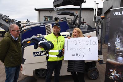 Håpløst med to timers stopp i jobben når vi skal utføre oppdrag i Oslo, mener ledelsen i Asfalt Remix AS. Fra venstre, regionleder i MEF, Espen Alvestad, daglig leder Per Brynildsen i Asfalt Remix og MEF-direktør Julie Brodtkorb.