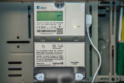 I løpet av året skal drøyt halvparten av alle norske strømkunder få ny digital strømmåler installert hjemme.