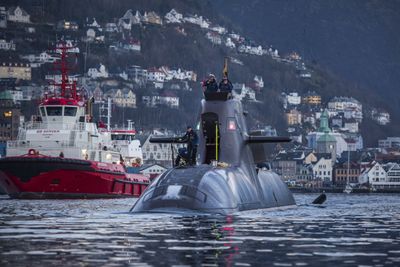 U-32, som var den første ubåten i 212-klassen og ble tatt i bruk 19. oktober 2005, i Bergen i fjor høst. Den er blant båtene som nå ligger til reparasjon i Kiel. Den fikk skader på batteriene under en øvelse i Norge i juli.