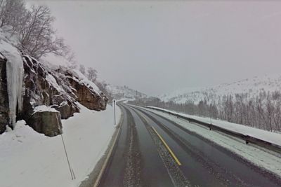 Bildet viser E 134 på Haukelifjell. Strekningen ligger i Vinje kommune i området Telemark vest. Anbudsfristen for driftskontrakten for dette området ble opprinnelig satt til 15. januar, men ble utsatt på grunn av usikkerhet i forbindelse med regionreformen. Nå er ny frist satt til 8. mars. 