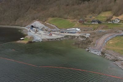 Slik så det ut etter at 120 meter av riksvegen raste ut ved Jobergtunnelen i vår.