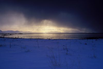 Snøbygene på veg inn i Hadselfjorden kan være et varsel om at det vil ta tid før en ny fastlandsforbindelse vil knytte Lofoten sammen med Vesterålen.