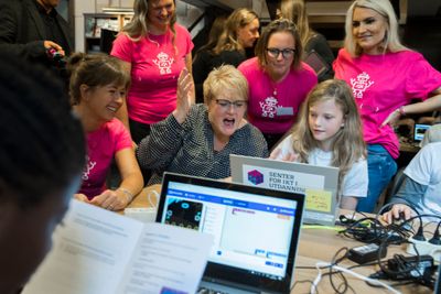 Trine Skei Grande under  Girl Tech Fest 2017 på Deichmanske hovedbibliotek sammen med Heidi Austlid, Mailen Greve, Marit Andreassen og Isabelle Ringnes tidligere i år. Illustrasjonsfoto.