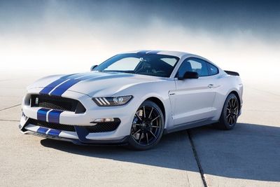 Ford skal elektrifisere kjøretøyene sine, blant annet Mustang.