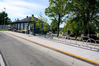 Noen slike holdeplasser for Metrobuss er allerede ferdig i Trondheim. Fire til skal anlegges i oppdraget som er ute på anbud nå. 