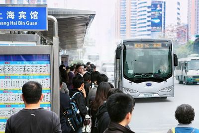 Shenzhen, rett nord for Hong Kong, har verdens uten sidestykke største flåte av elbusser.