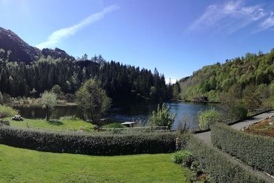 Fin utsikt, tregt bredbånd. Fortsatt står noen i Norge utenfor den digitale revolusjonen.