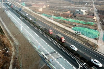 Motorvei med solceller i Jinan i Shandong-provinsen i Kina.