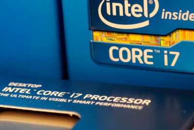Esker med Intel Core i7-prosessorer fra 2012.