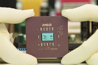 En AMD Athlon-prosessor avbildet under en internasjonal pressekonferanse i Dresden i Tyskland sommeren 2000.