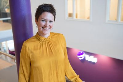 Leder for privatmarkedet i Telia Norge, Kjersti Jamne, mener det nye tilbudet fjerner en bekymring hos kundene. Datamengder er abstrakt, men tid er noe alle kan forholde seg til.