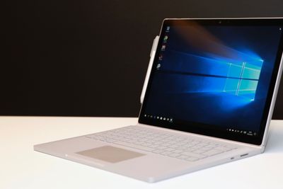 Microsoft Surface Book 2. 