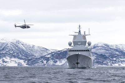 NH90 og KNM Helge Ingstad under øvelse Joint Viking. Ingen av disse er lenger operative i Forsvaret.