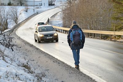 Her skulle man ikke begynne arbeidet med gang/sykkelveg før i 2022, i følge prioriteringslisten til Akershus fylkeskommune. Sørum kommune løser problemet med forskuttering.