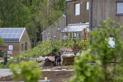 Beboerne i Hurdal økolandsby byttet i høst smarthussystem fordi det var ustabilt. Nå kan det gå mot et nytt bytte.