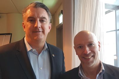 T.J. Kennedy (til venstre) og Jason Karp har jobbet i årevis med å sørge for at amerikanerne får nødnett-LTE i kommersielle nett. Nå har de dannet sitt eget konsulentselskap og gir råd til norske operatører.
