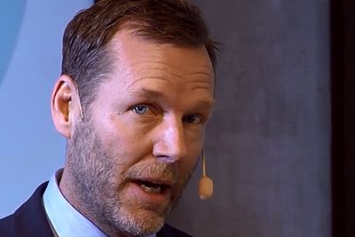 Konsernsjef Johan Dennelind i Telia må løse den norske bredbåndsfloken. Han forsikrer at arbeidet er i full gang.