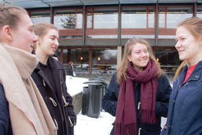 Farmasistudenter om digital undervisning: (Fra v.) Ingeborg Hjalland Ulla, Emma Bjørndal, Sara Haglund Moen og Sophie Victoria Despirée.