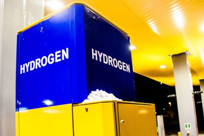 Enova skal gi 25 millioner til støtte for etablering av tre hydrogenfyllestasjoner for tungtransport. 