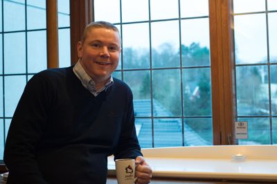 I tillegg til å være utvikler hos Kantega i Bergen, er Erlend Birkenes ivrig bidragsyter til javabrukerforeningen javaBin.