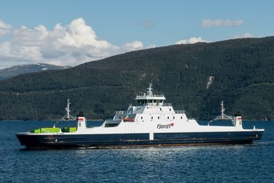 Fergen "Lifjord" trafikerer fergesambandet Lavik-Oppedal på europavei 39. Sambandet krysser Sognefjorden fra Lavik i Høyanger kommune til Ytre Oppedal i Gulen kommune.Foto: Paul Kleiven / NTB scanpix