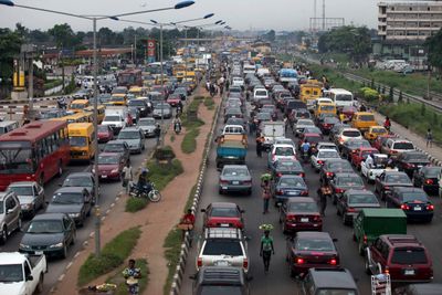 Fra motorvegen  Lagos-Abeokuta i Nigerias hovedstad Lagos.