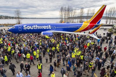 Southwest Airlines tok imot Boeing 737 nummer ti tusen tirsdag. Selskapet som kun flyr med 737  var lanseringskunde på både 737-300, 737–500 og 737–700.