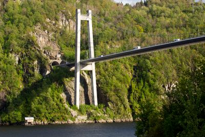 Fedafjorden bru over Fedafjorden mellom Lyngdal og Flekkefjord inngår i driftskontrakten.