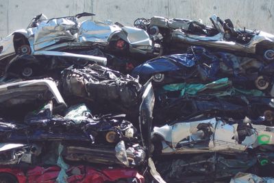 Resirkuleres: Vi resirkulerer biler i Europa, men ikke godt nok. Masse verdifulle metaller forsvinner i prosessen.
