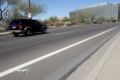 Her, i Tempe i Arizona, ble Elaine Herzberg påkjørt og drept av en selvkjørende bil søndag kveld amerikansk tid.