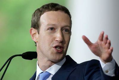 Facebook, her ved sjef Mark Zuckerberg, jobber hardt med å avdekke andre, potensielt tvilsomme apper, men mye arbeid gjenstår.