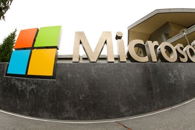 ILLUSTRASJONBILDE: Microsoft-logo på utsiden av Microsoft Visitor Center i Redmond, Washington.