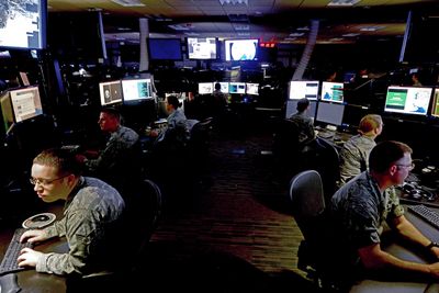 ILLUSTRASJONSBILDE: Kunstig intelligens kan stor nytteverdi i tilknytning til militære formål. Bildet er fra Combined Air Operations Center (Centcom) ved Al Udeid Air Base i Qatar.