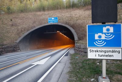 Oslofjortunnelen går mellom Måna i Frogn og Verpen i Hurum. 