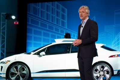 CEO John Krafcik og Waymo har fått tillatelse til å teste førerløse biler i California. 
