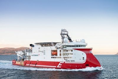 Subsea 7 Subsea 7 har lagt inn bud på oljeserviceselskapet McDermott. Nyhetene førte til at Subsea 7-aksjen i 10-tiden var blant de mest omsatte aksjene på Oslo Børs. Her representert Seven Viking, som er et av verdens mest avanserte spesialskip for vedlikeholds- og inspeksjonsarbeid. Foto: Ulstein Group/Per Eide Studio