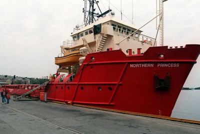 I 2017 hadde norske skip 125.000 anløp i norske og utenlandske havner. Her ligger oljeforsyningsfartøyet Northern Princess til kai i Stavanger. Foto: Halvard Alvik, NTB SCANPIX.