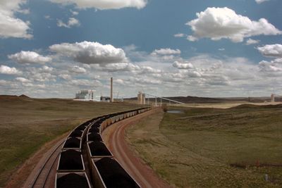 Kulltog nær Dry Fork Station, et kullkraftverk i Gilette, Wyoming i USA.