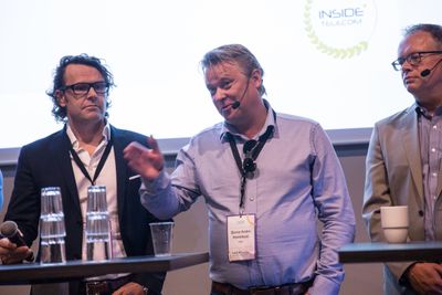 Altibox-sjef Thomas Skjelbred, NRKs Bjarne Andre Myklebust og Terje Gaustad i debatten om TV-strømming under Inside Telecom-konferansen i Strømstad tirsdag.
