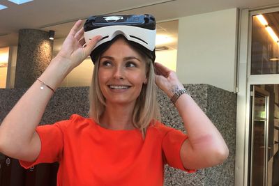 – Teknologien i seg selv er veldig spennende, men det viktigste er læringssyn, sier Ingrid Vinje i Abelia. Hun mener at med VR i undervisningen vil det bli enklere for elevene å få et læringssyn som motiverer dem til tørre å prøve nye ting, feile, øve seg og bli bedre.
