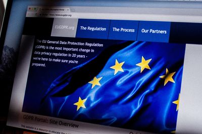 GDPR er EUs nye personvernforordning. Den trådte i kraft i EU fredag 25. mai, og kommer til Norge tidligst 1. juli.