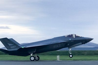 Det første av i alt tre fly av typen F-35 landet på Ørland flystasjon forrige uke.