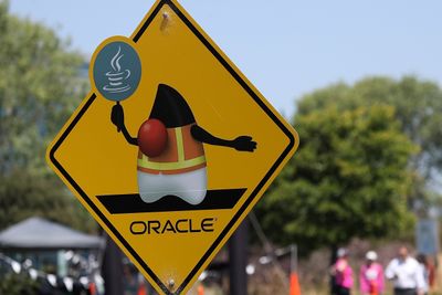 Illustrasjonsbilde: Skilt med Java-maskoten Duke utenfor Oracle-hovedkvarteret i Redwood Shores, California, sommeren 2017.
