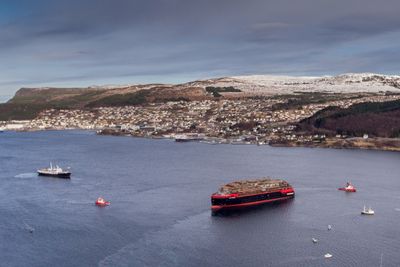 Verdens første hybriddrevne ekspedisjonsskip, MS Roald Amundsen ble sjøsatt på Kleven verft i Ulsteinvik i vinter.