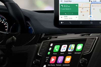 Stadig flere biler selges med støtte for Android Auto (øverst) og/eller Apple Carplay (nederst).