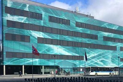 Statsminister Erna Solberg har åpnet det nye PET-senteret i Tromsø. Tidligere var det bare Rikshospitalet som kunne tilby den avanserte avbildningsteknikken her i landet.