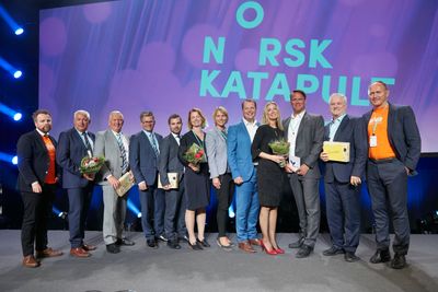 Dette er noen av menneskene bak de nye katapultsentrene i Norge. Helt til venstre står næringsminister Torbjørn Røe Isaksen som annonserte de nye sentrene i anledning Sivakonferansen Det store samspillet.