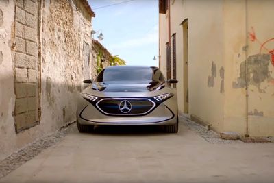 Mercedes-Benz EQA concept i en ny reklamevideo for den kommende elbilen som fortsatt er mer enn et år unna forhandlerne.