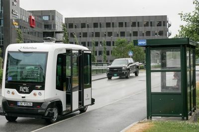 Her kjører den selvkjørende bussen i trafikk på Forus, som den første i Norge.  